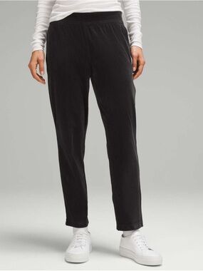 Lululemon Scuba Mid-Rise Wide-Leg Pant 7/8 Length *Velvet Cord
Black